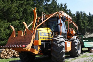 JCB FASTRAC 2135 with backfilling blade and LOW LOADER